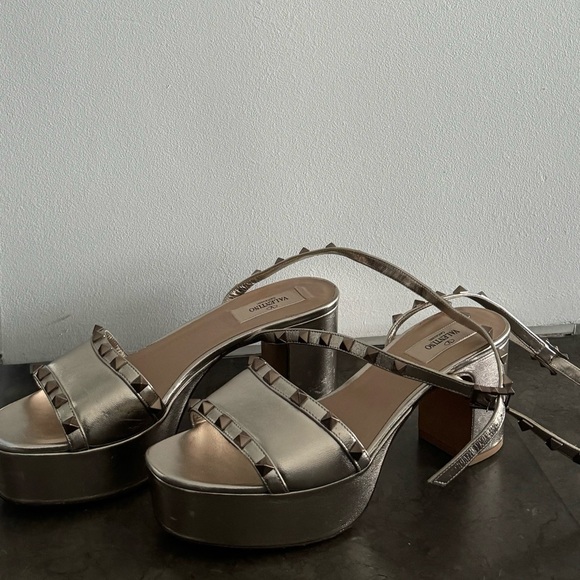 Valentino women’s gold studded platform sandals. - Picture 1 of 5